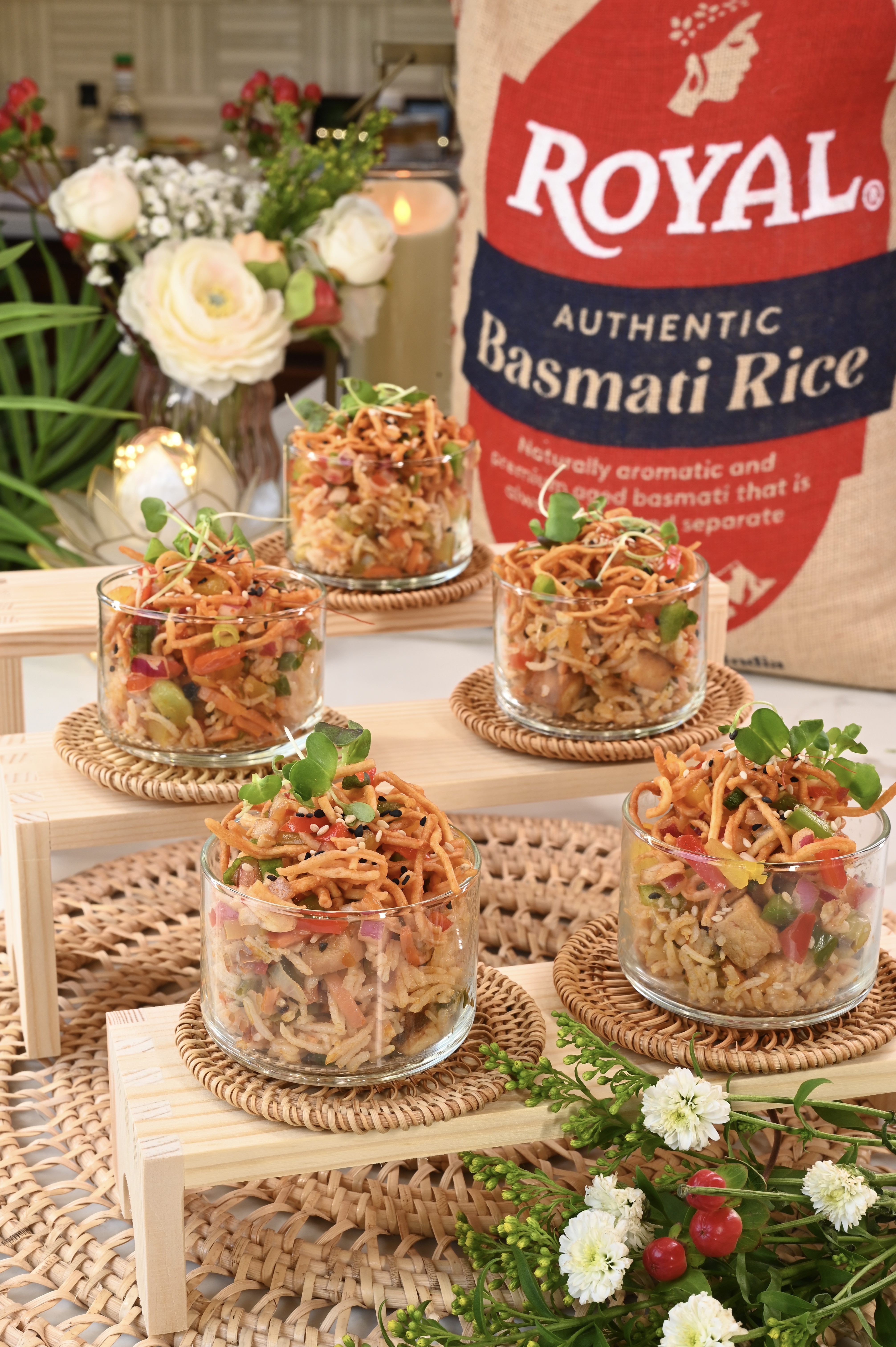 Crunchy Chinese Rice Bhel Cups
